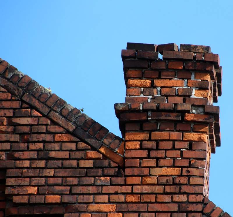 Damaged chimney on an Buffalo Grove home showing cracks and missing mortar